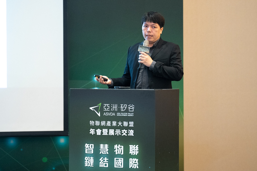 圖說：聯齊科技郭昇容首席技術長分享日本實際導入能源物聯網的實際案例，也就是如何利用數據打造能源數位轉型，以達到淨零永續。