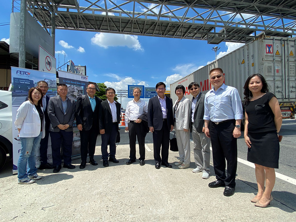 圖說／龔主委及總統府林秘書長參訪遠創輸出泰國的ETC國道電子收費系統情形
