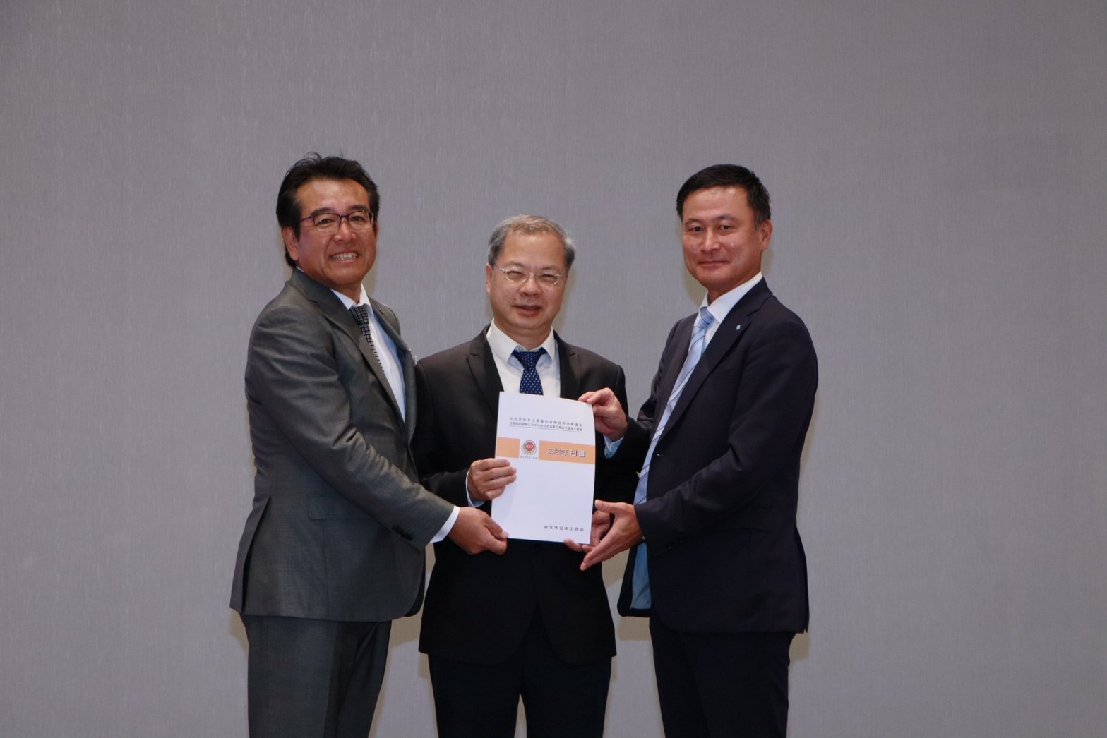 圖說／台北市日本工商會理事長竹田亨(左) 、台北市日本工商會商務廣報委員長 長阿紀良(右)