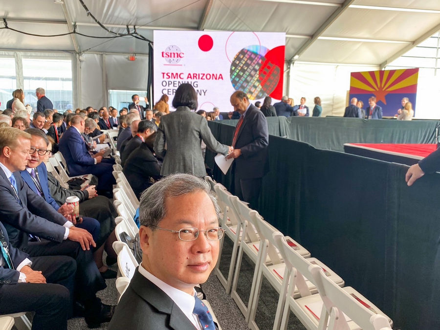 今日典禮除美國總統拜登(Joe Biden)外,美國政界亦有美國商務部長雷蒙多(Gina Raimondo)...等人出席與會