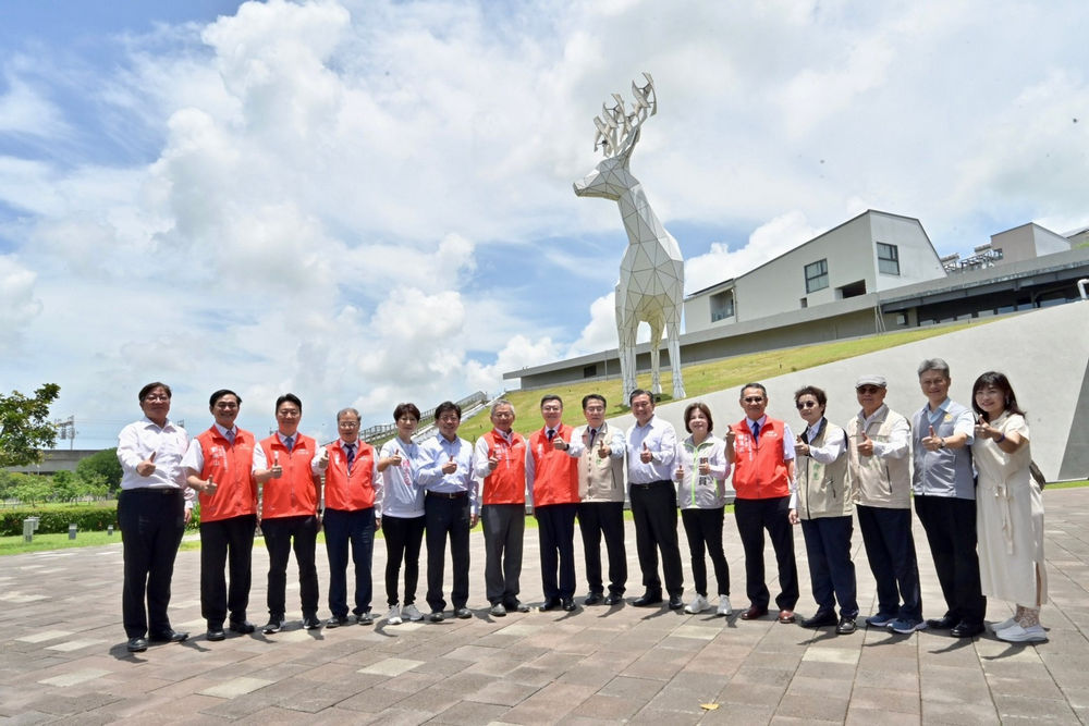 行政院長卓榮泰視察臺南沙崙智慧綠能科學城,期許扮演推動「五大信賴產業」領頭羊角色,實現「均衡臺灣」目標。