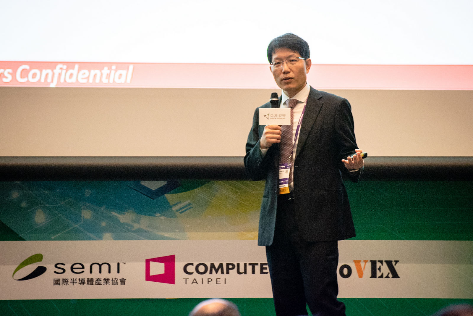 穩懋半導體（WIN Semiconductors）資深協理黃智文